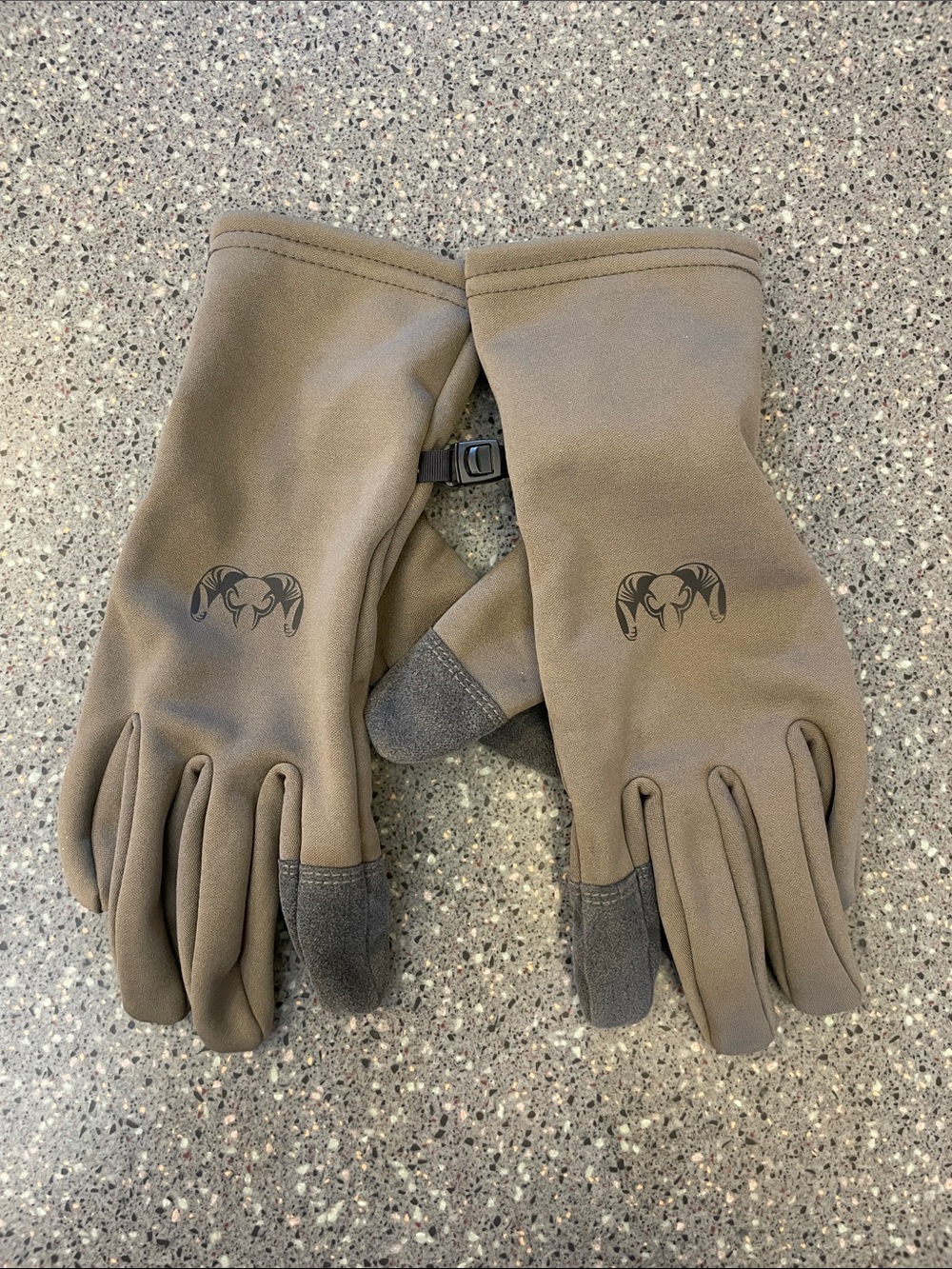 KUIU StrongFleece 290 Glove in Ash color with Logo